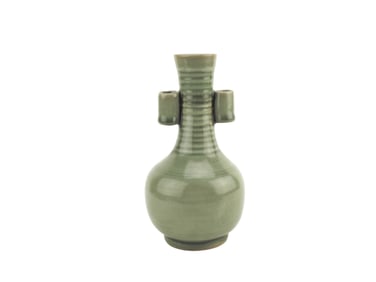 CHINESE CELADON DOUBLE EAR VASE