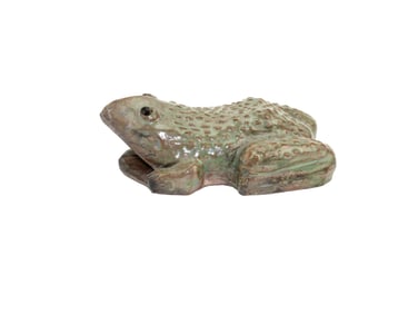 A CHINESE PORCELAIN FROG