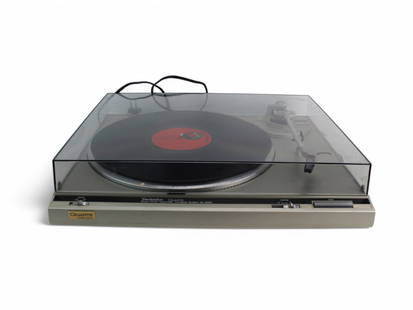 Technics SL-Q200 Automatic Turntable System: Technics Quartz Model SL-Q200 Direct Drive Automatic Turntable System. Matsushita Electric Industrial Co.Ltd. Dimensions: 15 X 16 1/2 X 4 in..