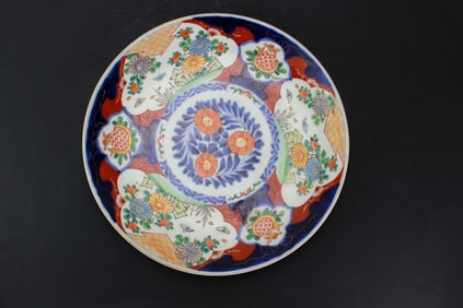 Large Japanese Imari Charger with Floral Motif