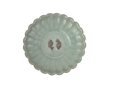 CHINESE CELADON GLAZED SCALLOPED PLATE