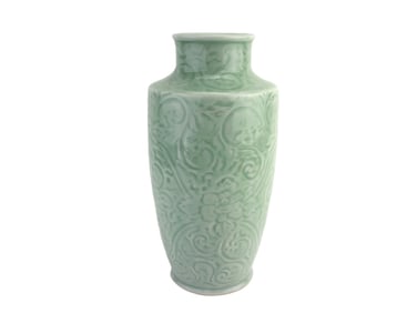 CHINESE LONGQUAN CELADON-GLAZED VASE