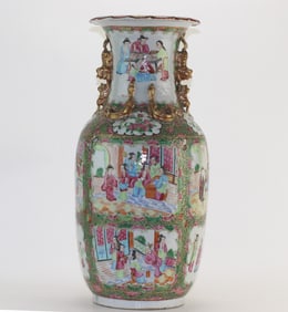 A Chinese Export Rose Medallion Vase