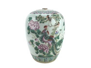 A LARGE CHINESE FAMILLE ROSE LIDDED JAR