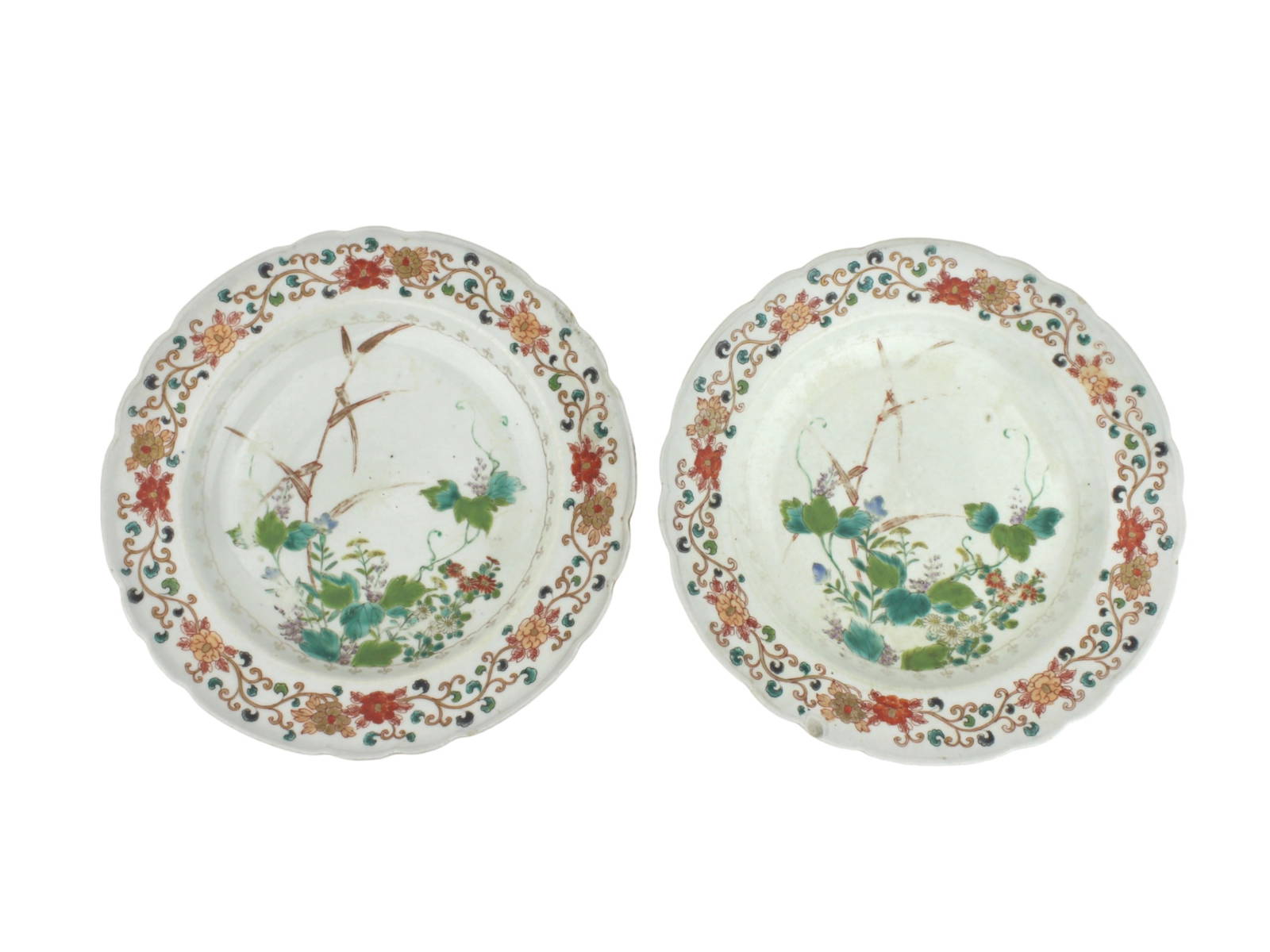 TWO CHINESE FAMILLE ROSE PLATES