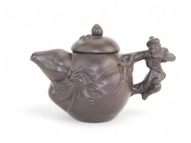 A Chinese Yixing Zisha Teapot - Wang Gu-Ling