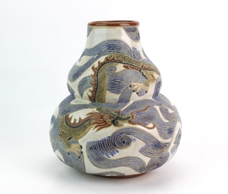 Gourd-Shape Porcelain Vase with Dragons