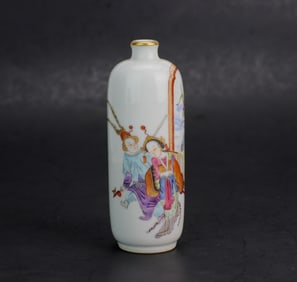 Famille Rose Porcelain Snuff Bottle with Figures