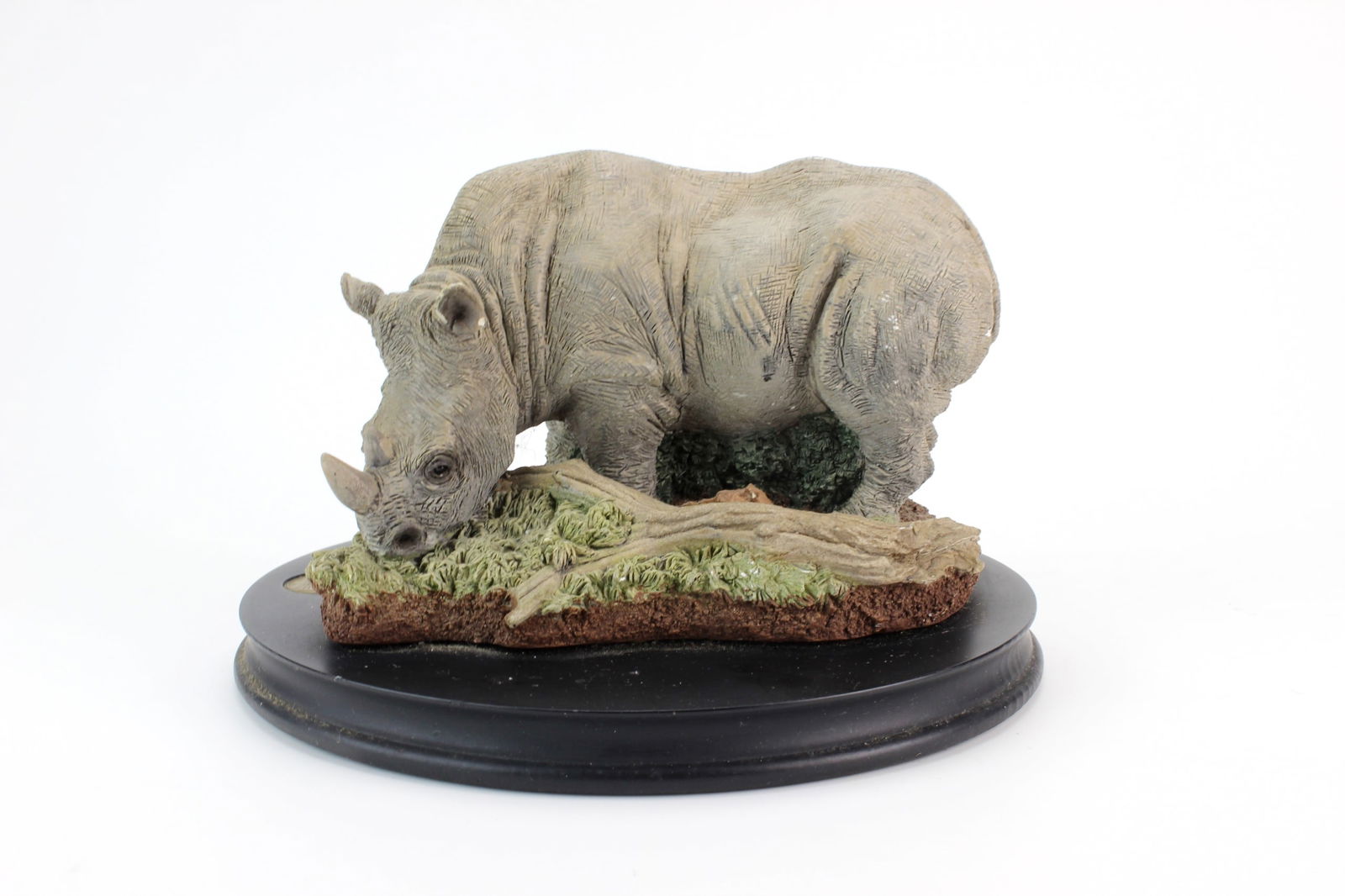 Earth Home White Rhino Figurine Sculpture: Earth Home white rhino figurine, resin sculpture on base. Includes original label. Size: 5 × 8 × 7 in. Good condition with minor wear and slight paint loss.