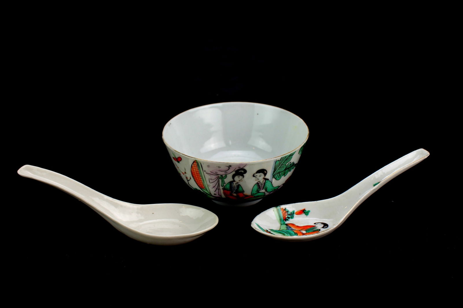 CHINESE FAMILLE ROSE BOWL WITH TWO SPOONS (1 of 6)