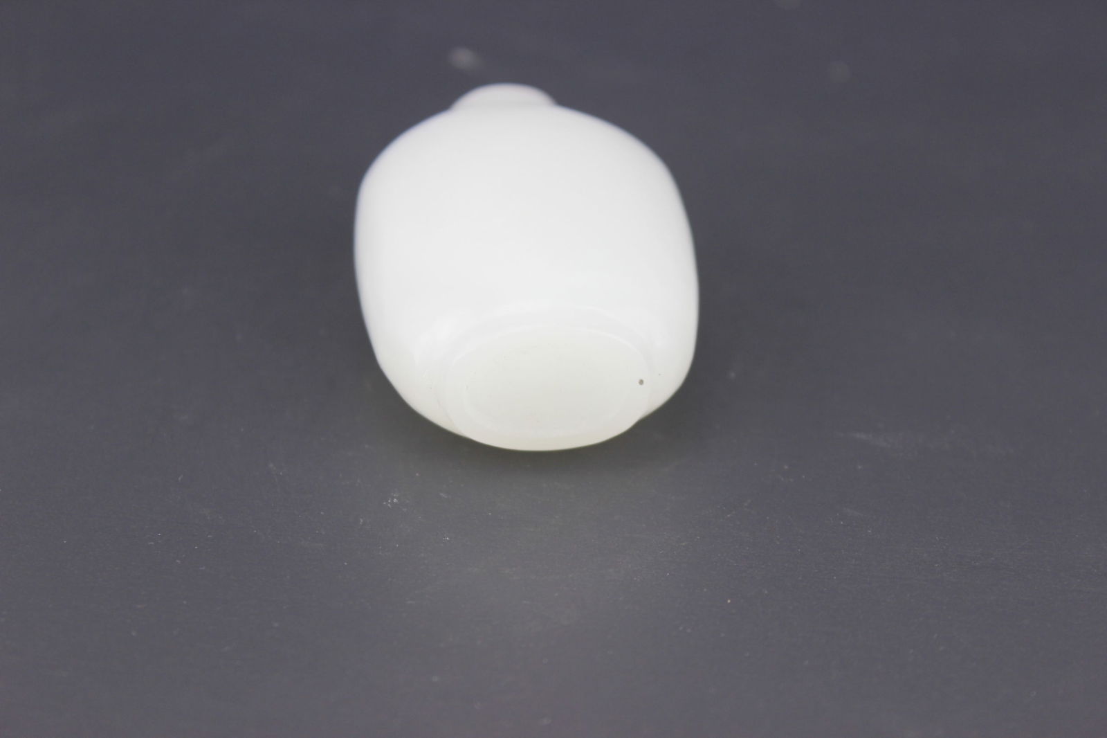 A White Peking Glass Snuff Bottle - 3