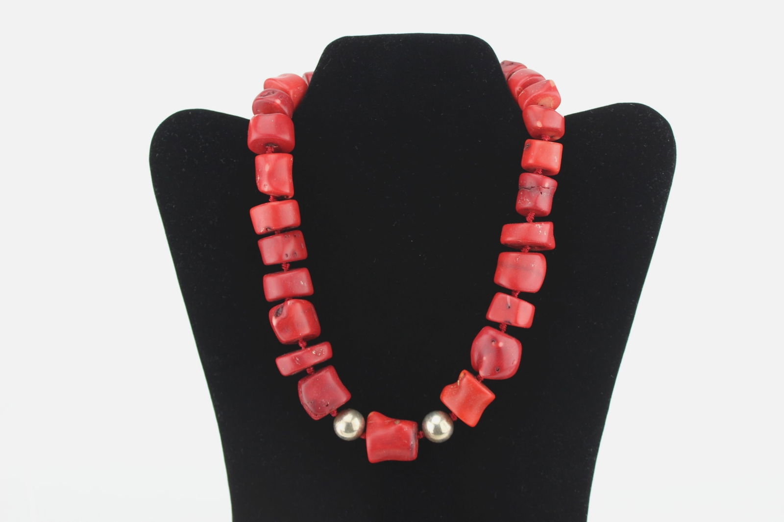 A RED CORAL BEAD NECKLACE (1 of 9)