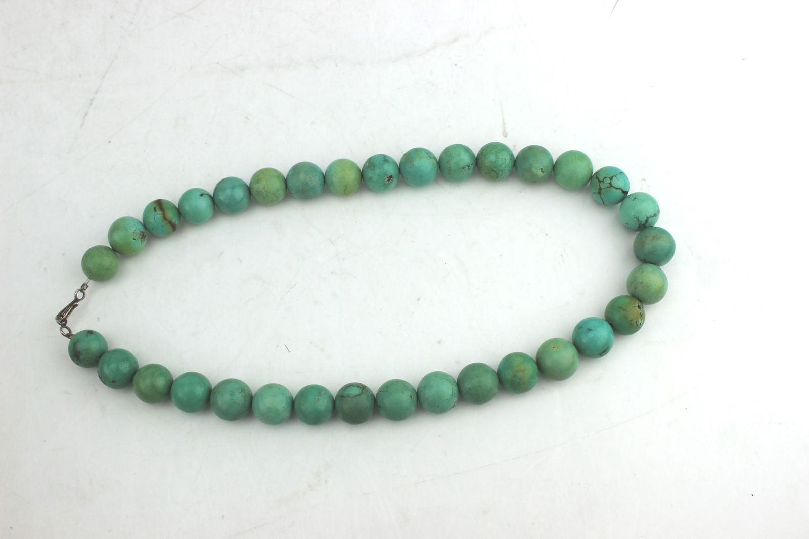 A TURQUOISE BEAD NECKLACE - 4