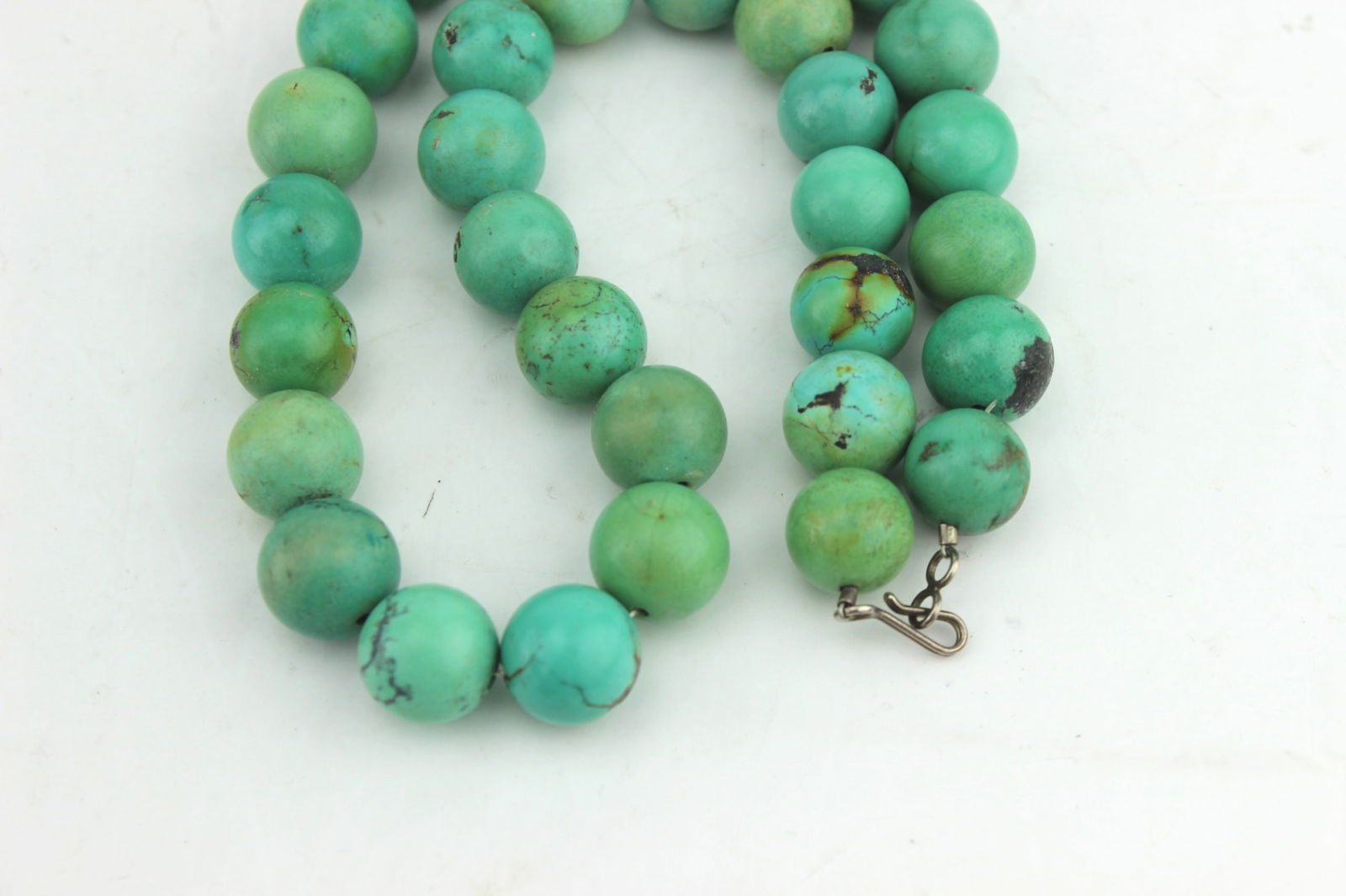 A TURQUOISE BEAD NECKLACE - 6