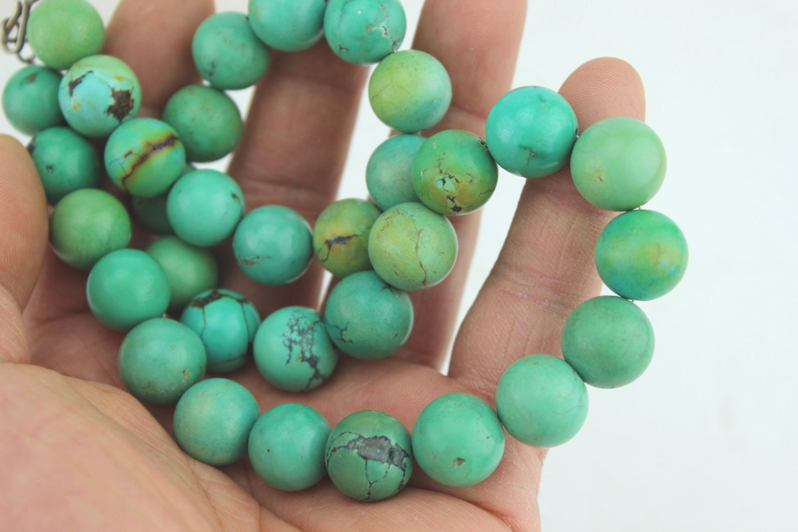 A TURQUOISE BEAD NECKLACE - 7