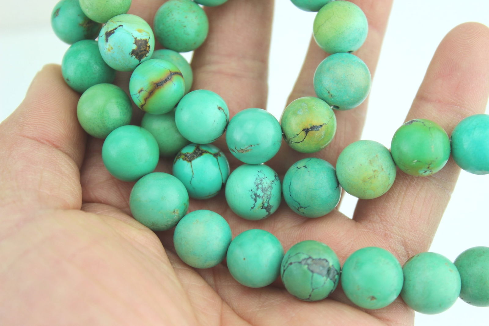 A TURQUOISE BEAD NECKLACE - 8