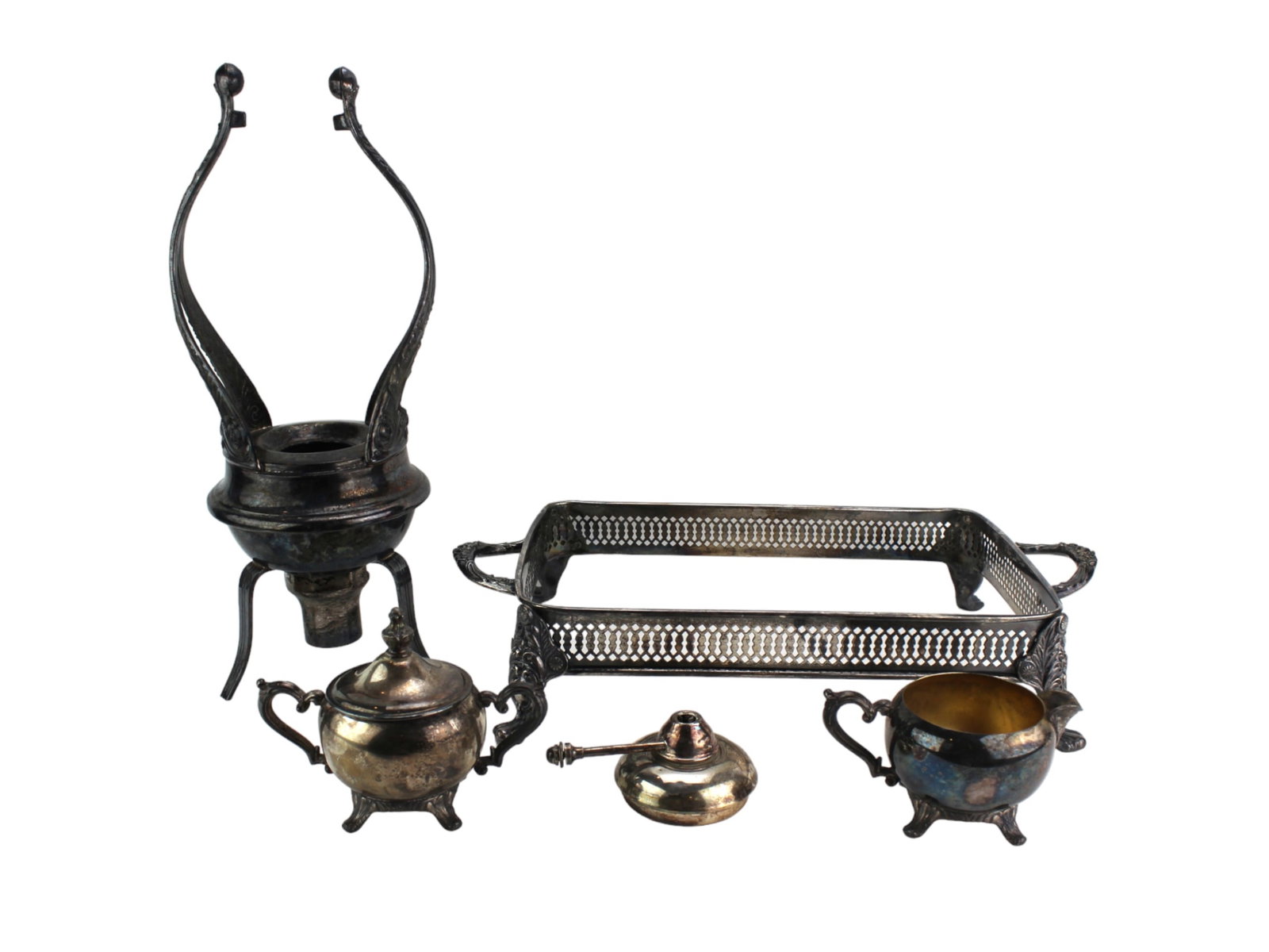 Lot of Silver Plate Table Items & Casserole Stand: Assorted vintage silver plate items including a pierced casserole stand (approx. 17 x 9 x 3 1/4 in.), handled warmer (approx. 15 1/2 in. H), lidded sugar bowl (approx. 4 1/2 in. H), creamer (approx.