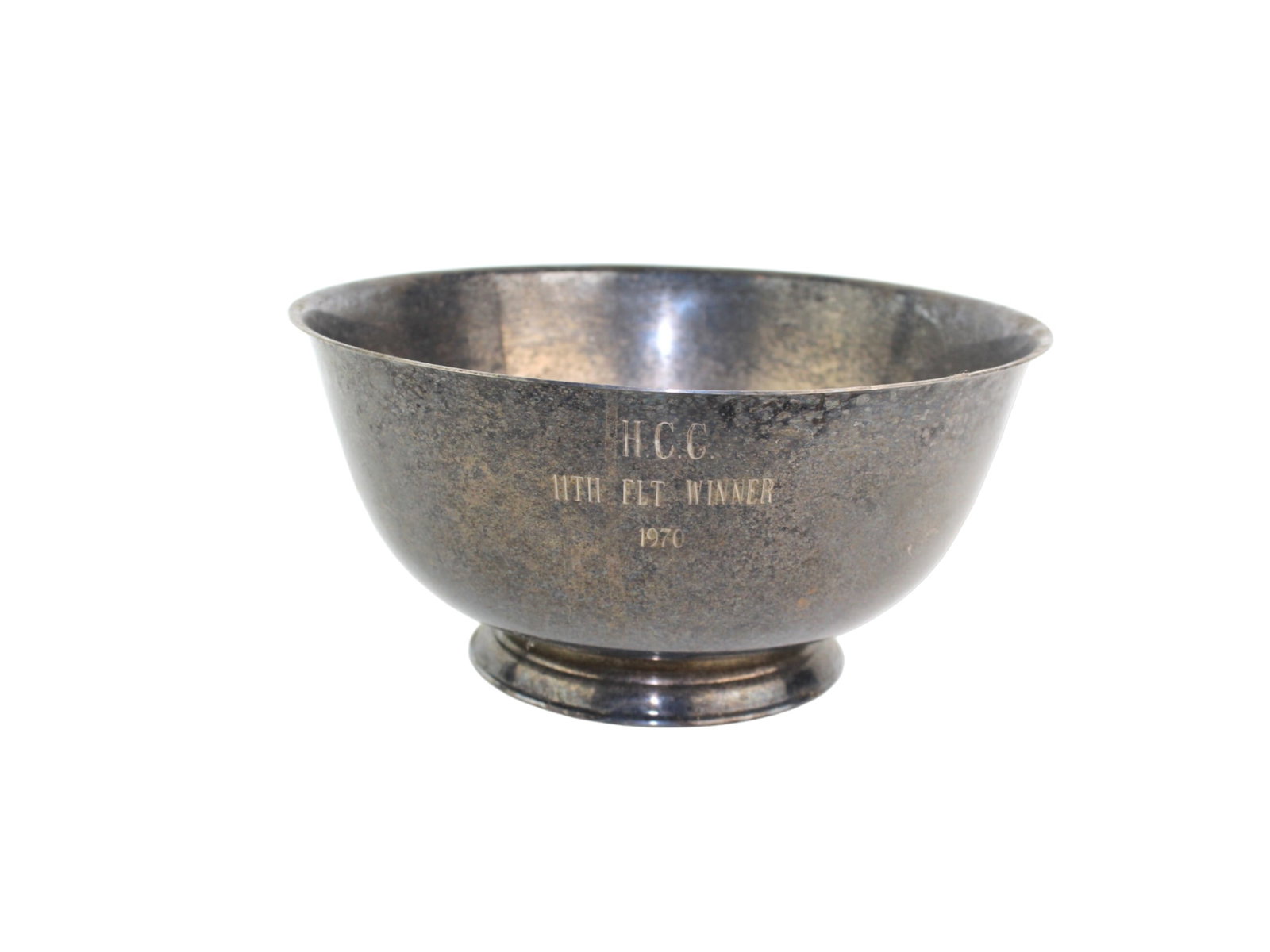 1970 Oneida Sons of Liberty Silverplate Bowl: A vintage silverplate reproduction of the Paul Revere "Sons of Liberty Bowl" by Oneida Silversmiths, engraved ?H.C.C. 11TH FLT WINNER 1970.? The bowl shows significant tarnishing and oxidation