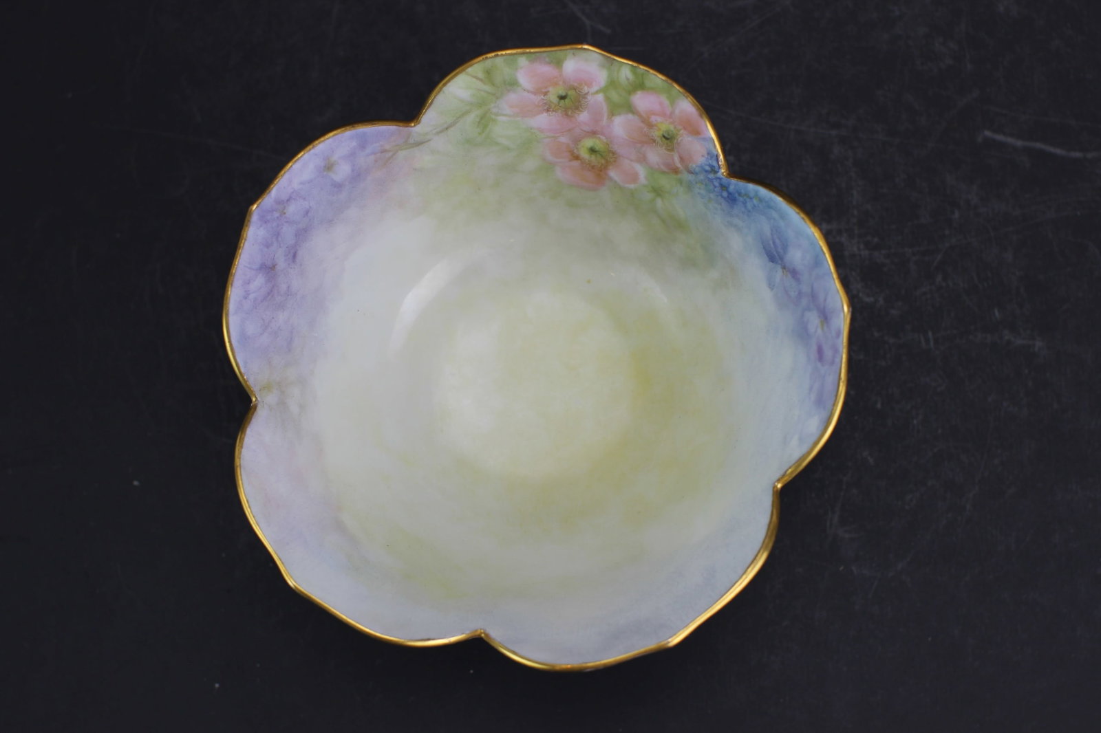 Four Porcelain Items - 8