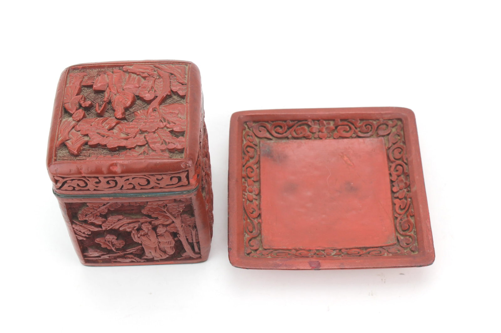 Cinnabar Tea Caddy with Fitted Tray - 2