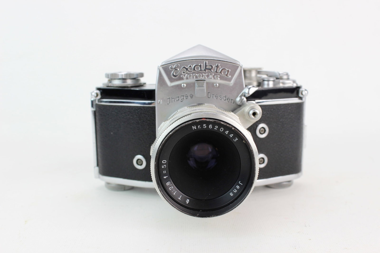 Ihagee Dresden Exakta Varex IIa 35 mm SLR Camera: Ihagee Dresden Exakta Varex IIa 35 mm SLR Camera, Serial No. 874138. With Jena 1:2.8, f=50 lens. C1957-1961. Works.