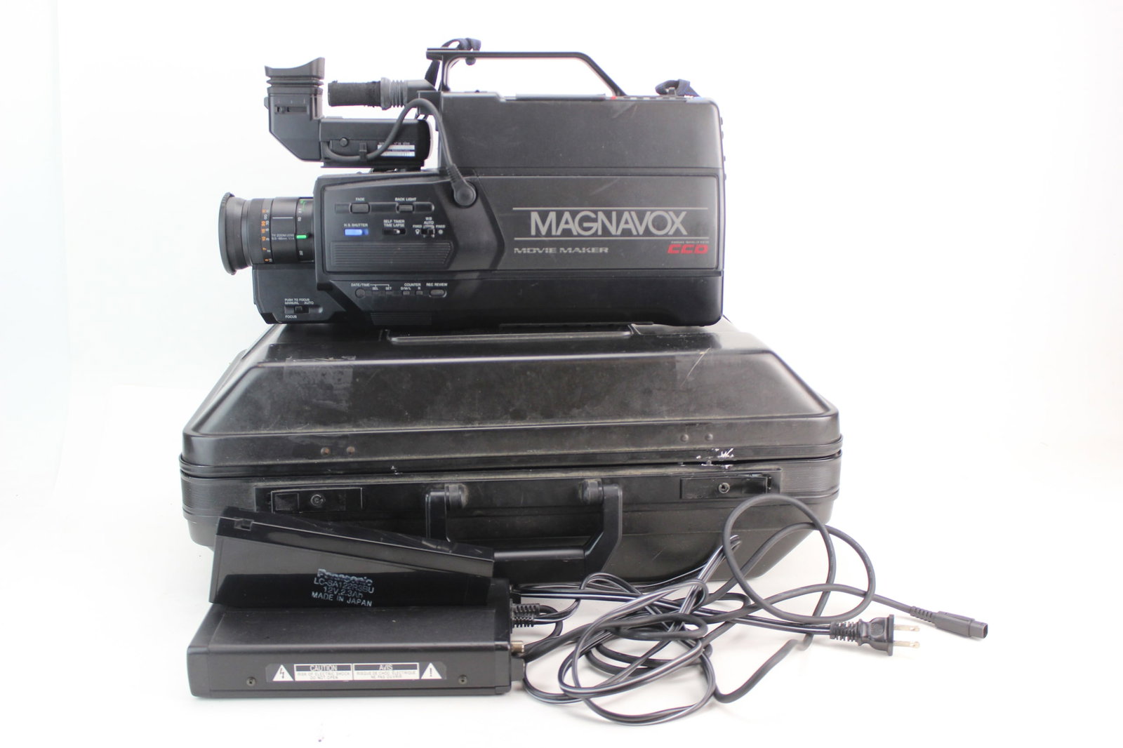 Magnavox High Shutter CCD VHS Movie Maker: Vintage Magnavox Black VHS Movie Maker Auto Focus X6 Zoom Video Camera. Serial No. 60669072. Made in July 1988. Untested.