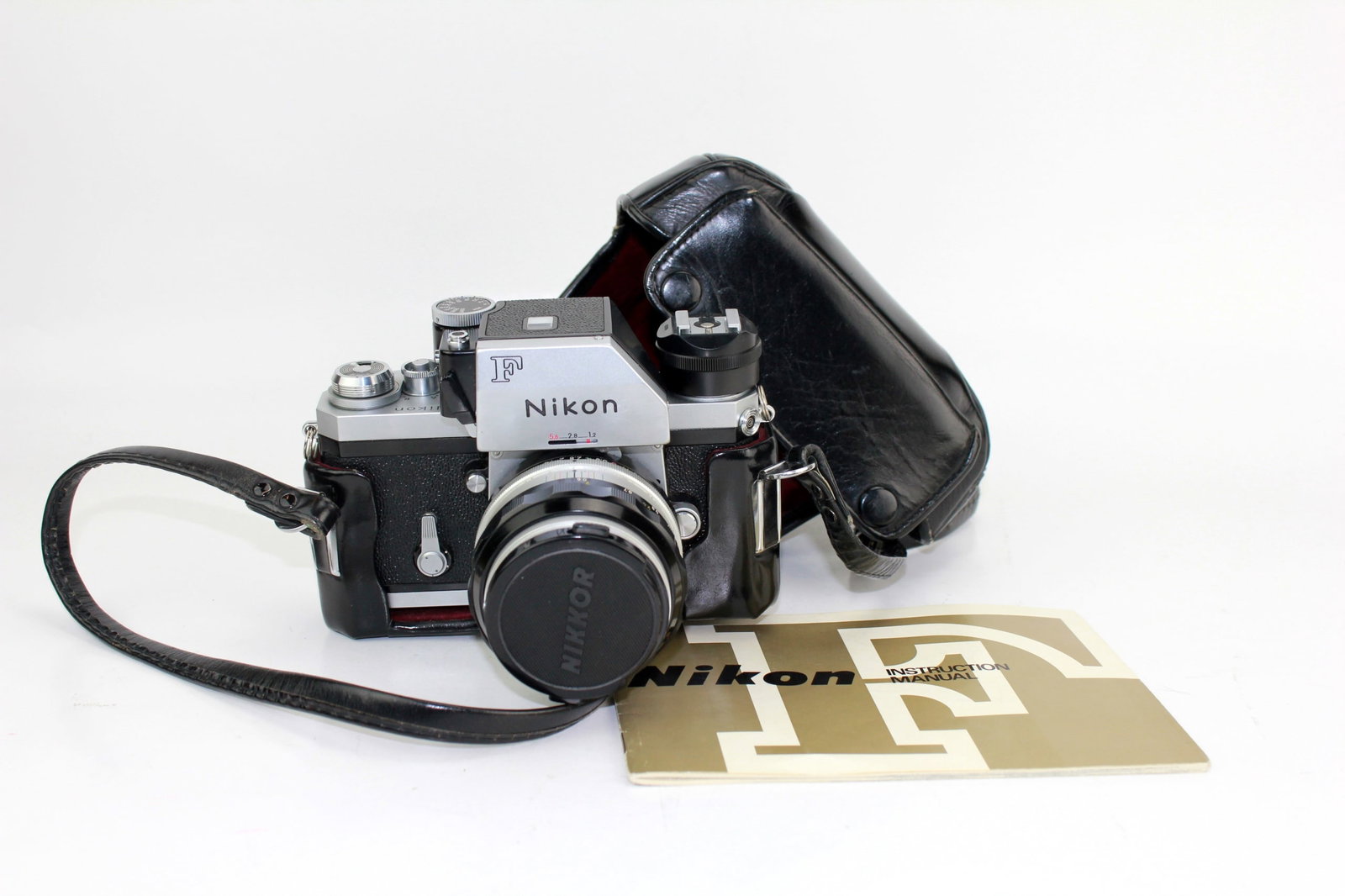 NIKON F SLR CAMERA: Nikon F SLR camera. C 1959. In good condition.