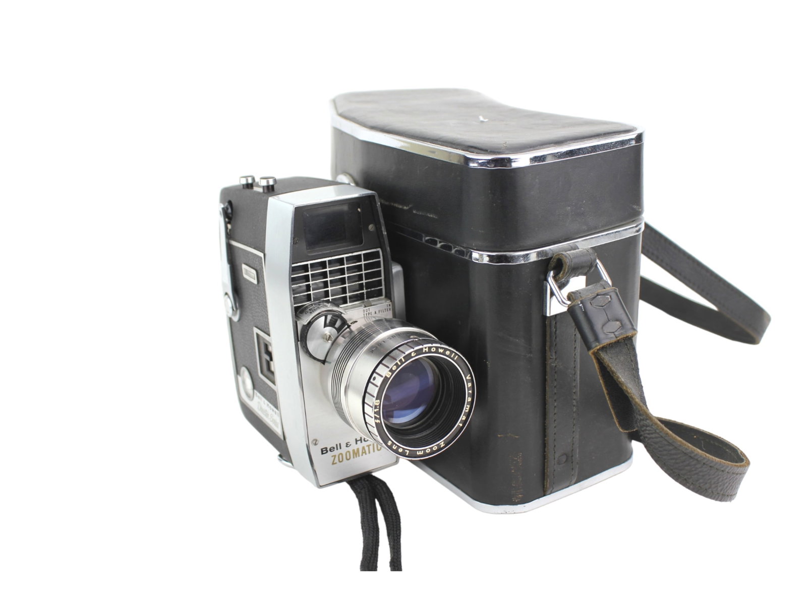 BELL & HOWELL 414-414P 8 MM MOVIE CAMERA: Vintage Bell & Howell Zoomatic Director Series 8mm Movie Camera, Model 414-414p. With the case.