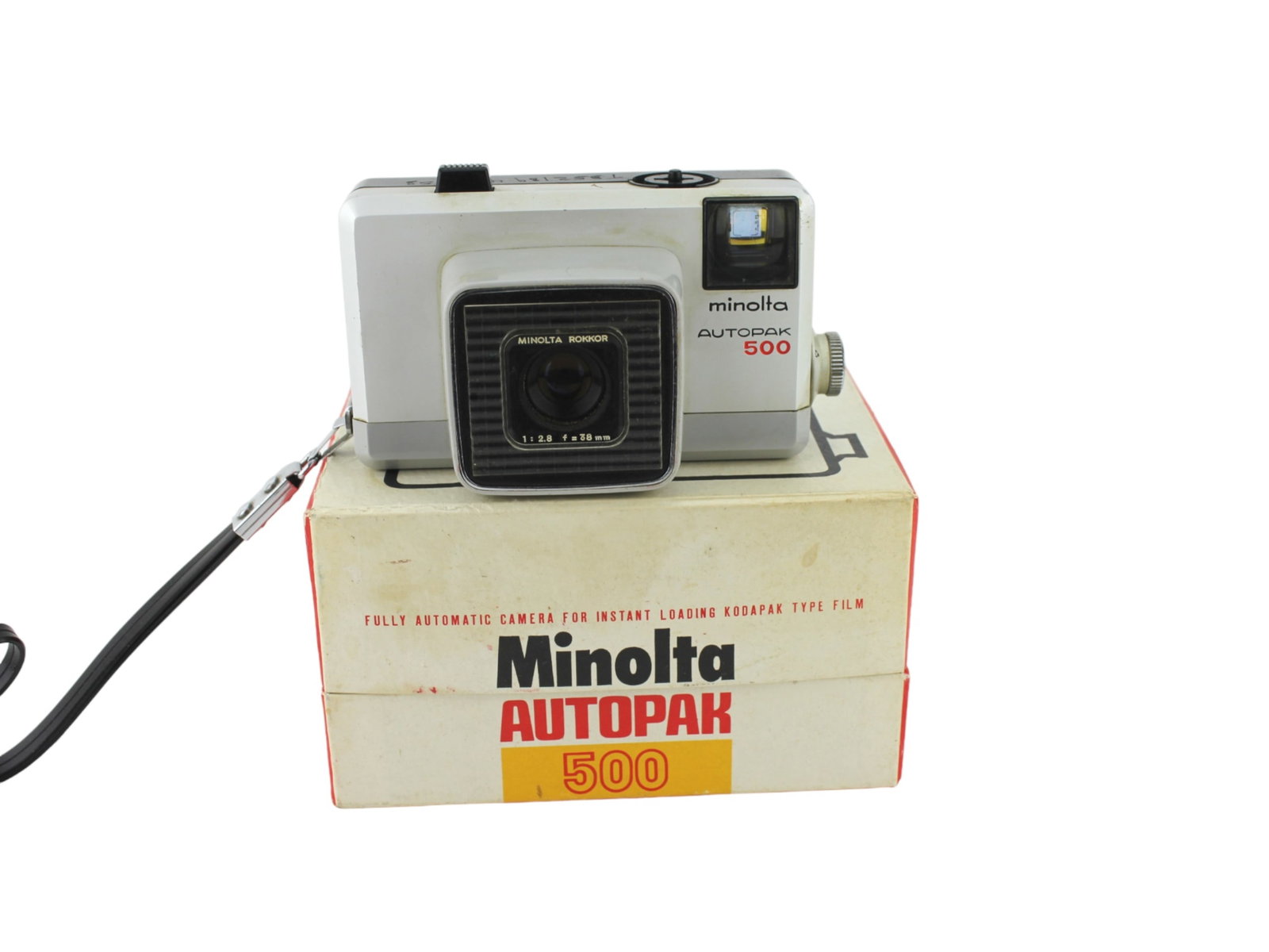 MINOLTA AUTOPAK 500 MINIATURE CAMERA: Minolta autopak 500 126 cartridge miniature camera. Built-in meter. Circa 1966. CAMERA HAS NOT BEEN TESTED AND AND IS BEING SOLD AS-IS. PLEASE CONTACT US IF MORE INFORMATION IS NEEDED.