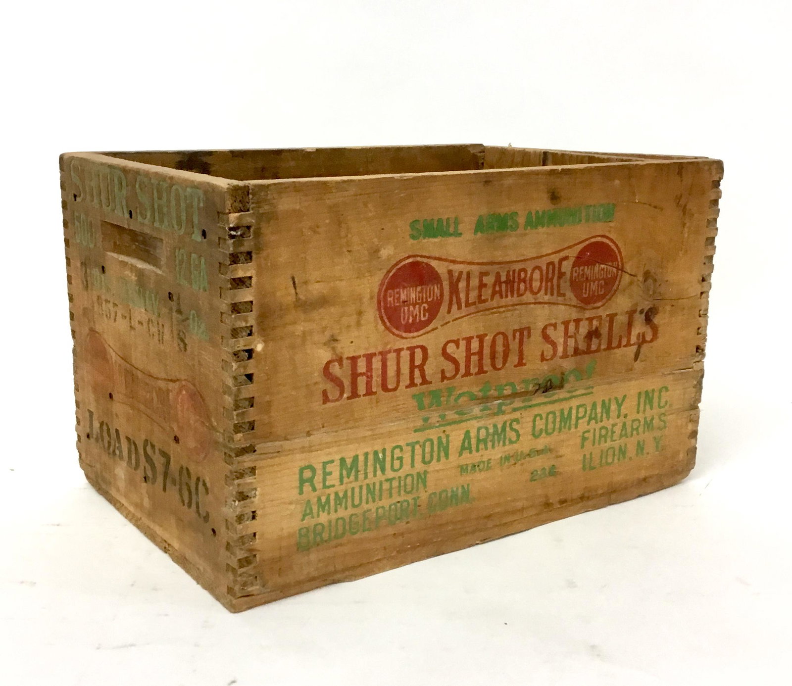 Vintage Remington Ammo Wooden Crate Shur Shot: Remington Kleanbore Shur Shot Shells crate Remington Arms Company Ilion NY. Dovetailed. 14.5" by 9.5" by 9" tall