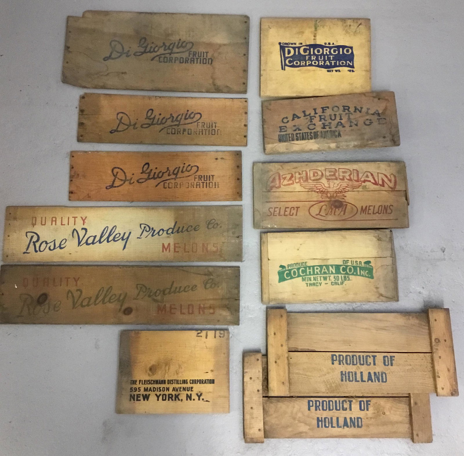 12 Vintage Shipping Crate Sides Advertising: A mixed dozen straight out of the barn - Di Giorgio, California Fruit Exchange, Rose Valley, Cochran, Holland. Longest is 23.5"