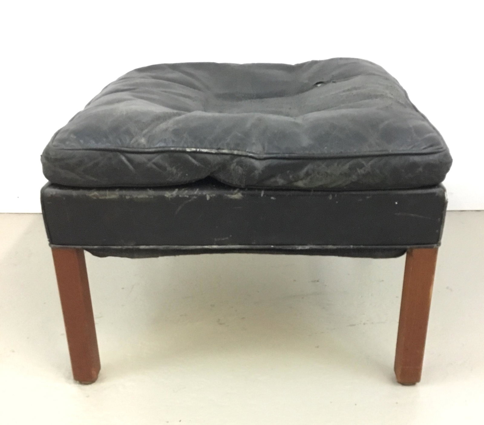 Vintage Borge Mogensen Ottoman Footstool: Mid Century black leather square foot stool by Borge Mogensen, in need of restoration. Original leather is very worn and has a two inch rip.