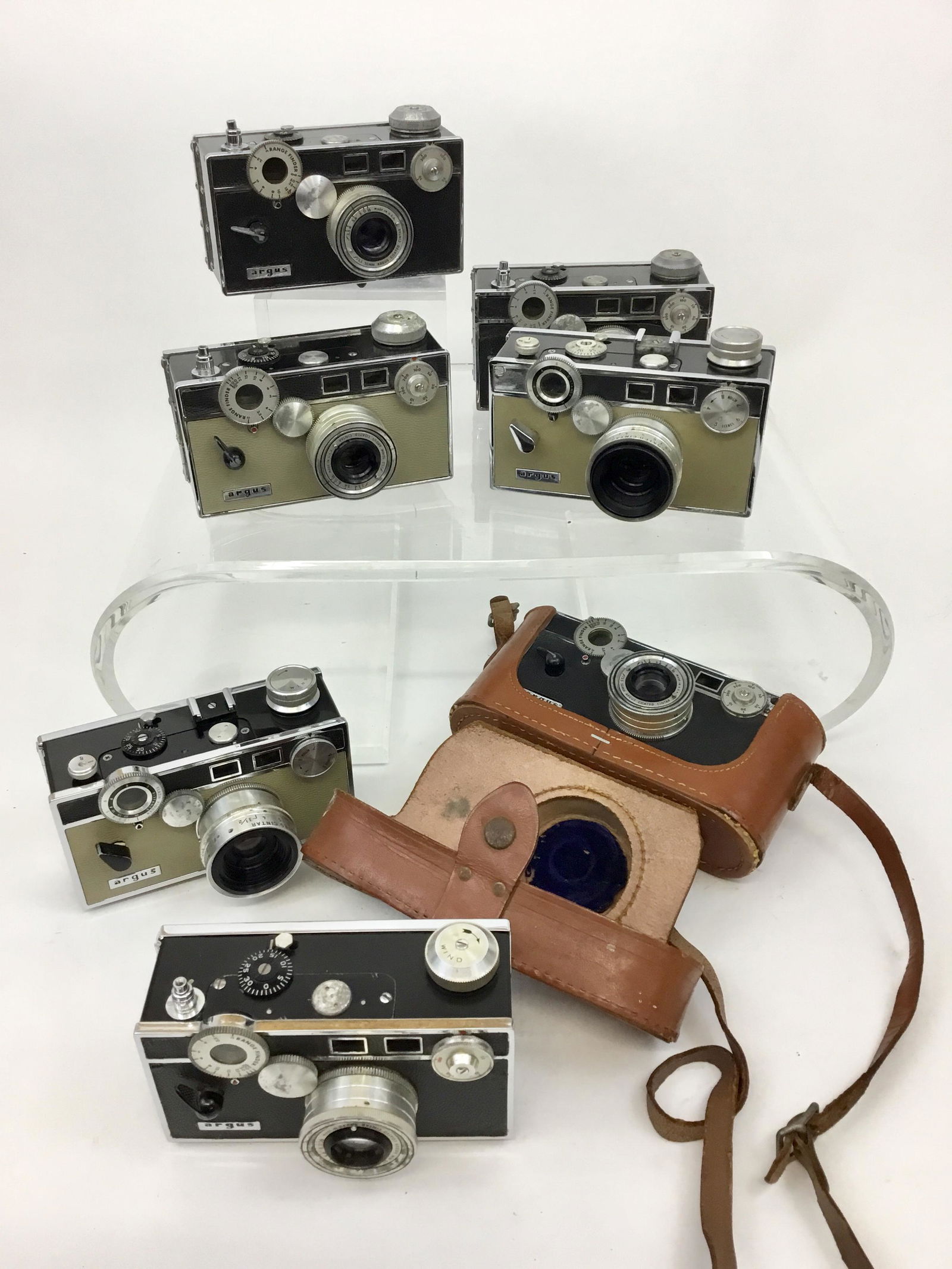 Lot of 7 Vintage Argus C3 Square Body Cameras (1 of 4)