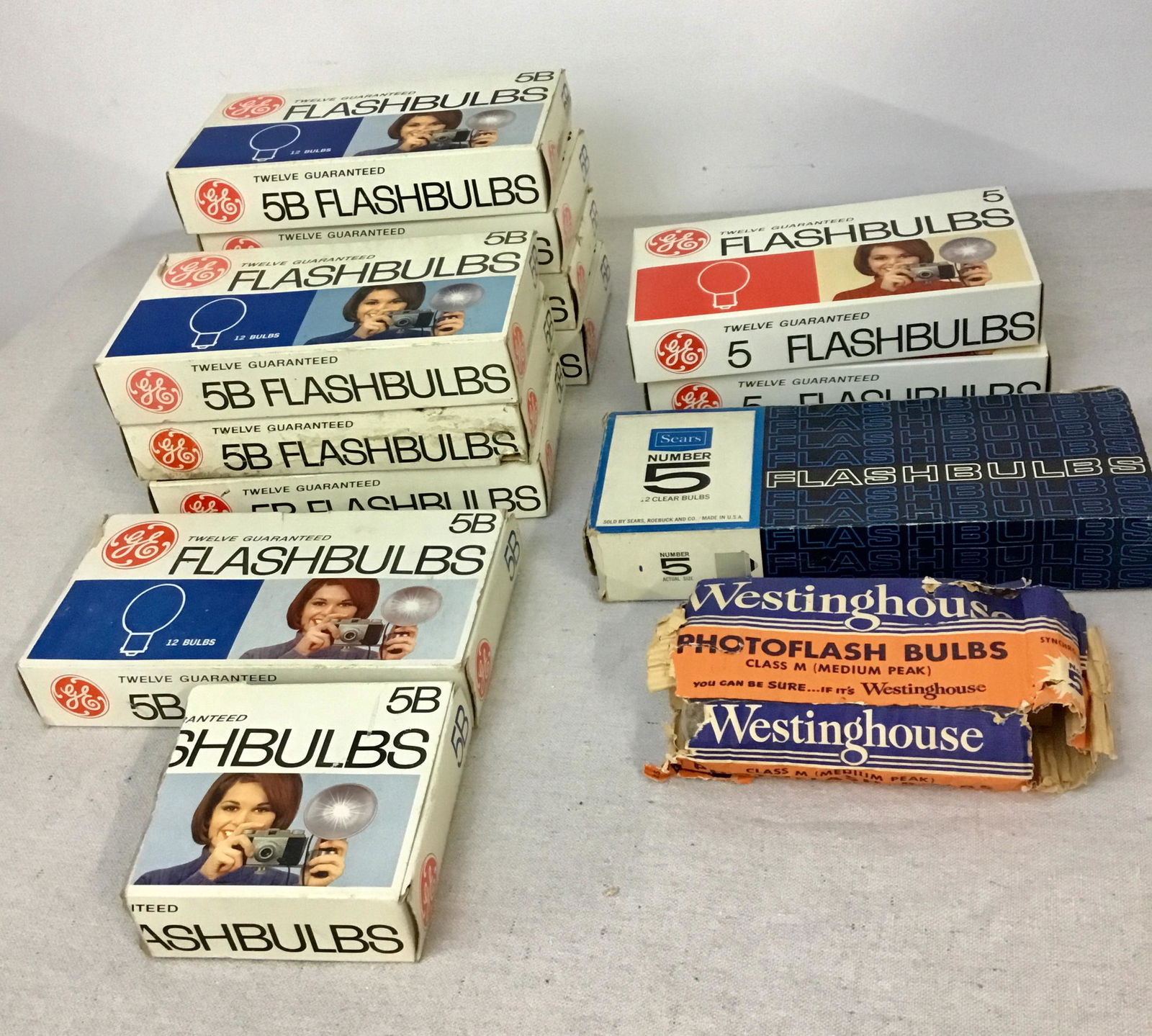 Lot of Vintage Flashbulbs 5 5B Sears GE (1 of 3)