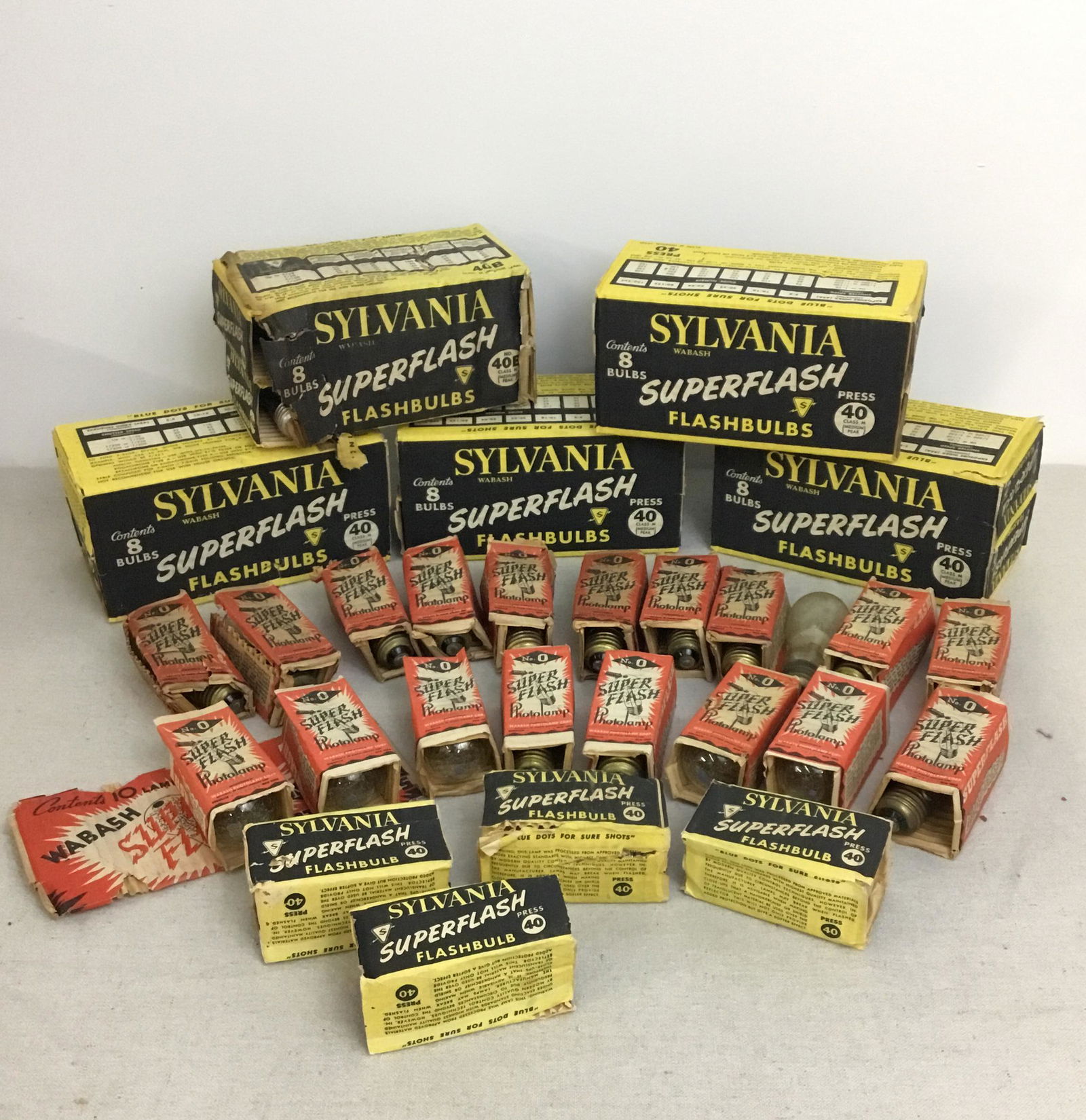Vintage Superflash Flashbulbs Sylvania Wabash (1 of 3)