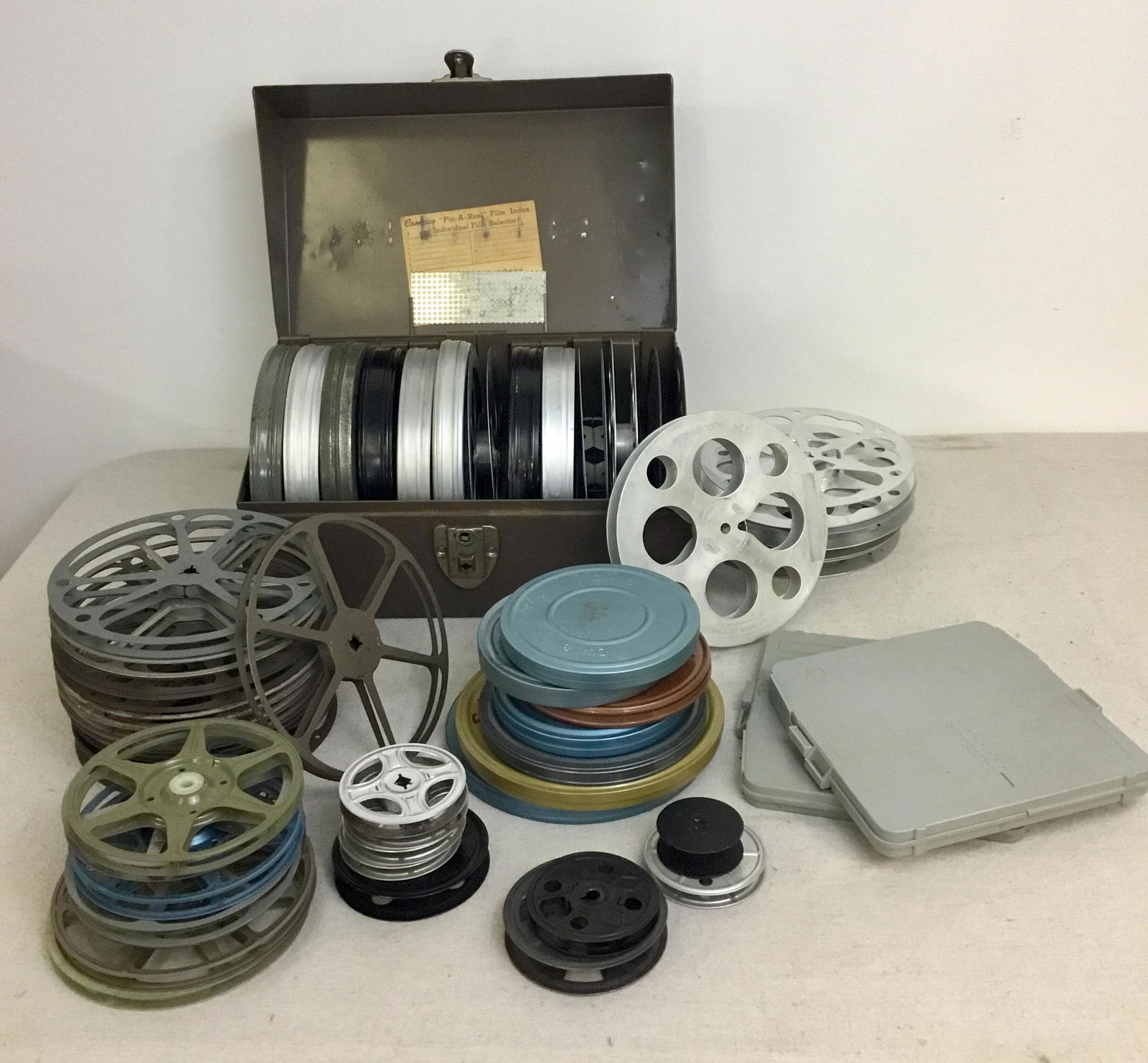 Lot of Empty Vintage Movie Reels 16mm 8mm and Case (1 of 4)