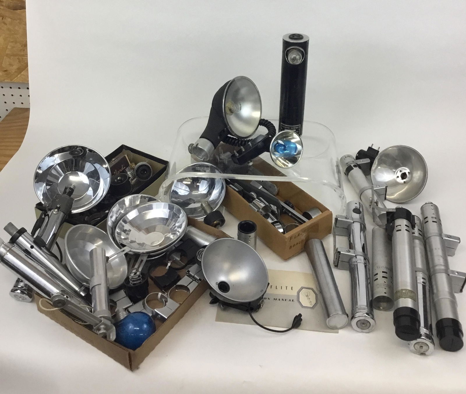 Large Lot Flashgun Flash Unit Parts Accessories Graflex (1 of 5)