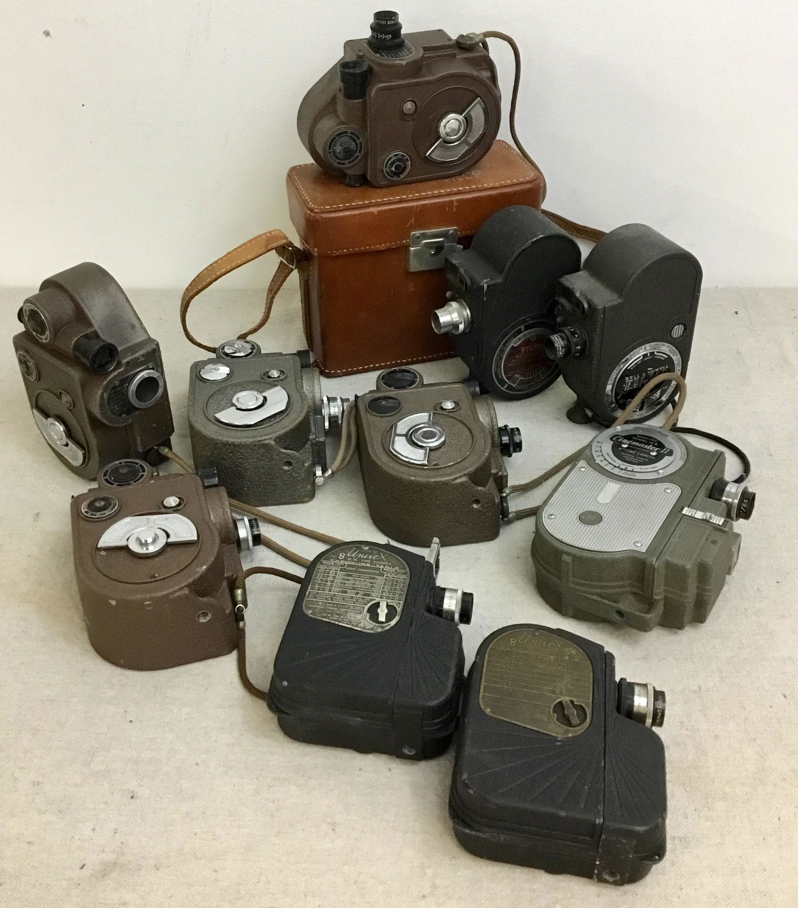 Vintage Pocket Size Film Cameras 8mm Revere Bell Howell (1 of 5)
