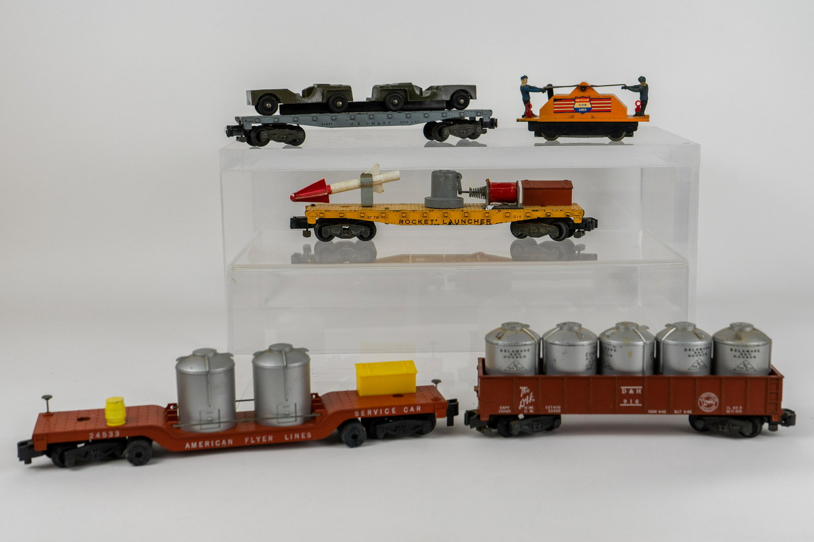 American Flyer 37th Div Rocket Launcher 24557 with Jeeps D & H 916 24533 and Pump Trolley (1 of 6)