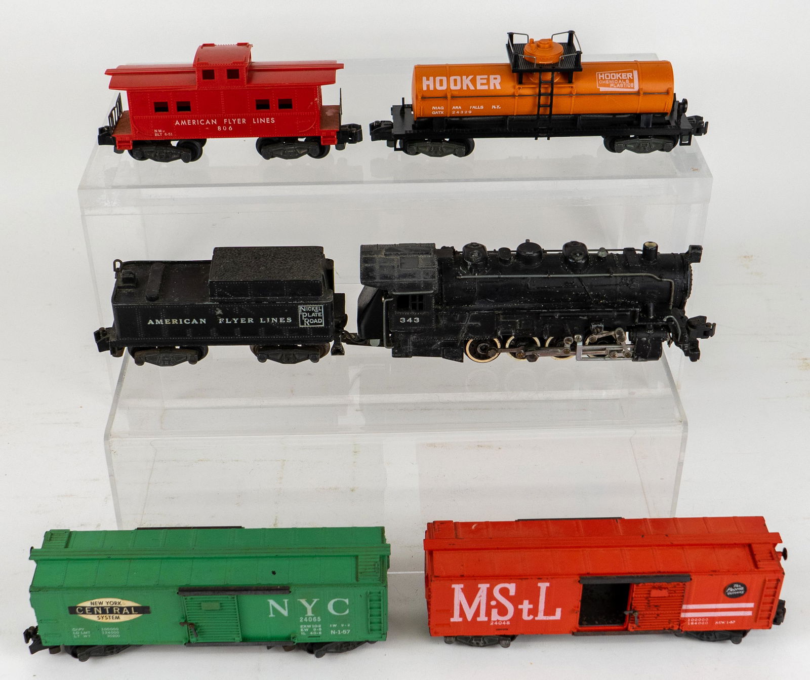 Assorted lot of 6 RR cars. Four Cars and One Locomotive with Tender. (1 of 6)