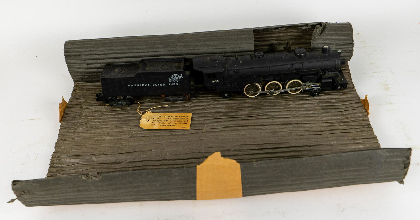 Gilbert American Flyer Power Locomotive and Tender (1 of 7)