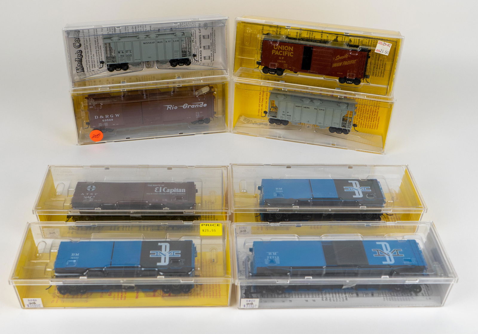 Group of 8 Kadeem HO Scale by Kadee Boxcars, Covered Hoppers, Scale Couplers (1 of 6)