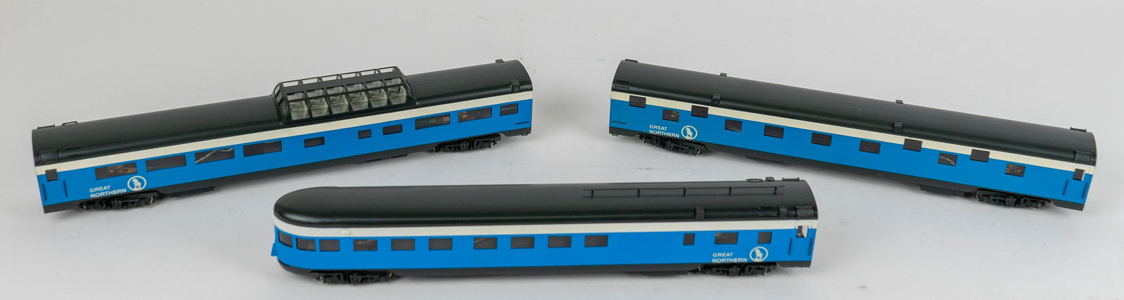Lot of 3 Great Northern Trains One Locomotive and Two Passenger Cars (1 of 7)
