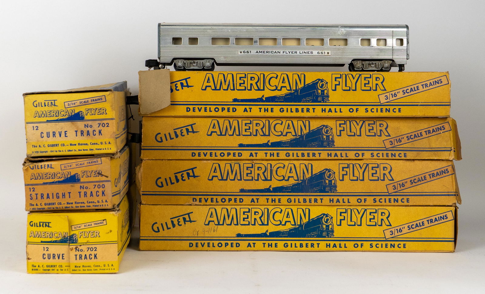 Lot of Gilbert American Flyer 3/16 Train Cars and Tracks Passenger Cars and Industrial Brownhoist (1 of 14)