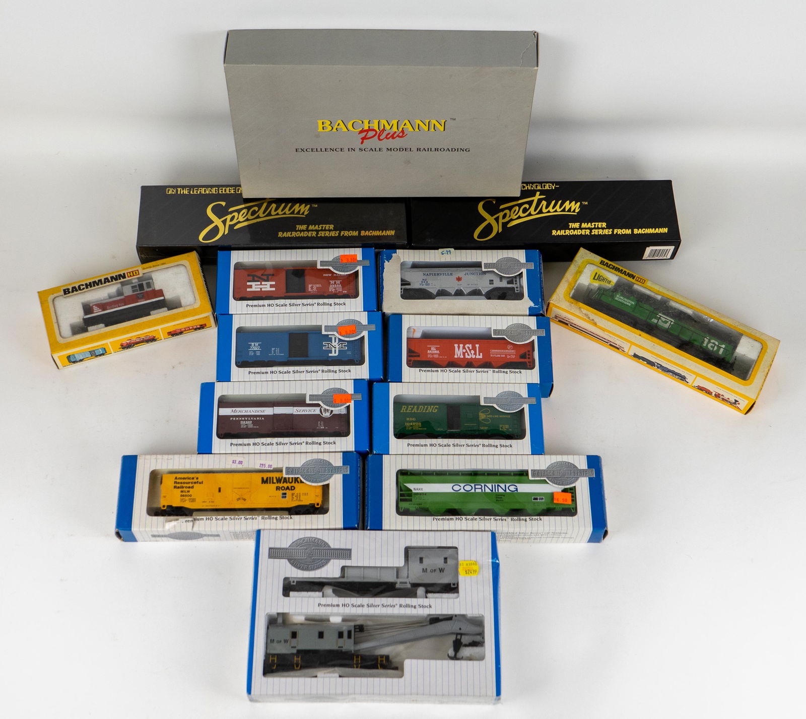 Lot of 15 HO Scale Bachman RR Cars Locomotive and Tender Boxcars Coach Diner and More (1 of 17)