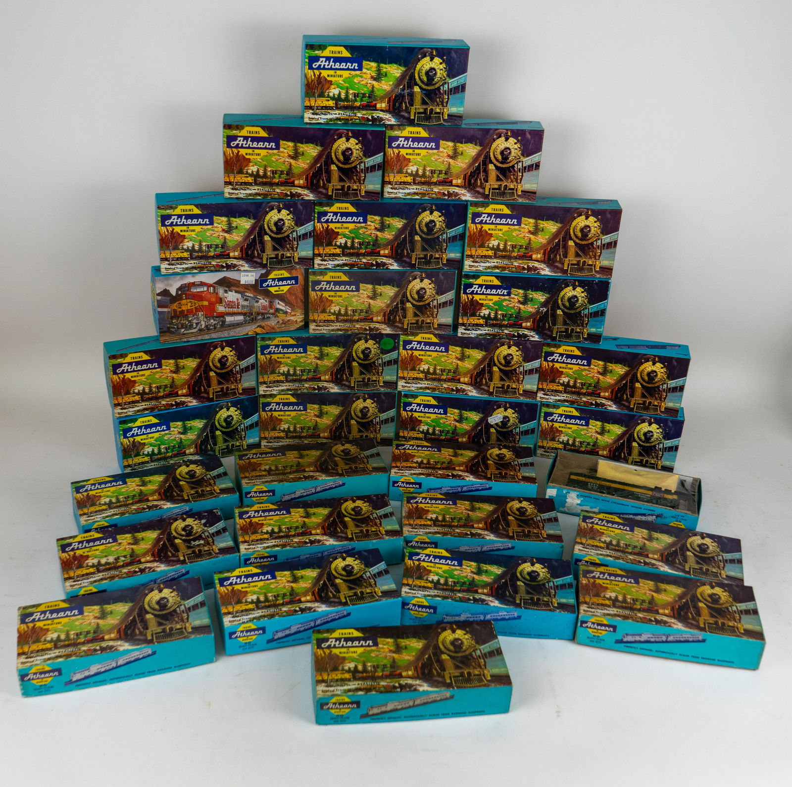Lot of 30 Vintage Athearn Miniature Train Cars in Boxes (1 of 11)
