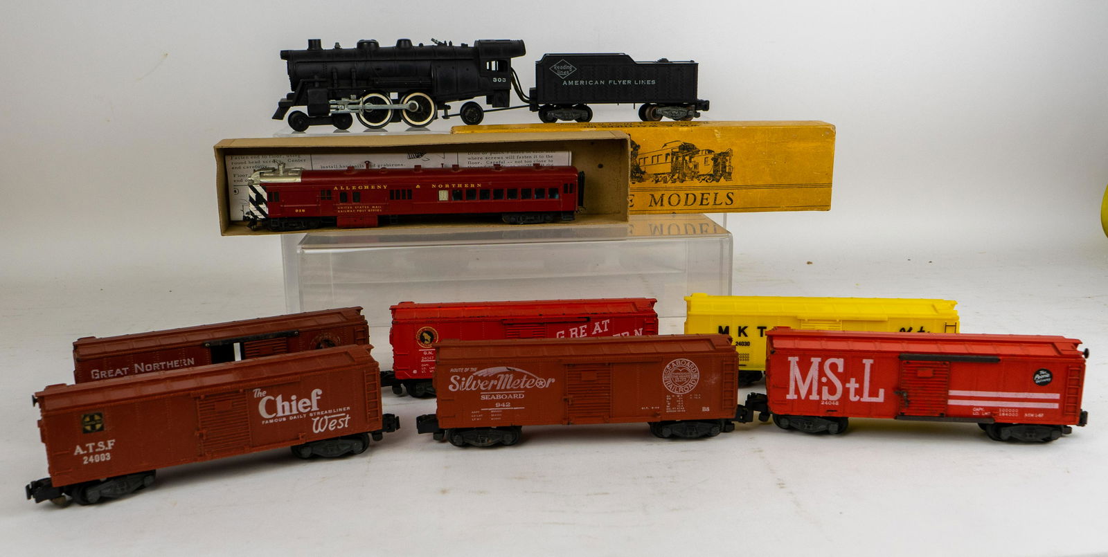 Lot of Vintage Model Train Cars American Flyer 303 with Tender and more (1 of 17)