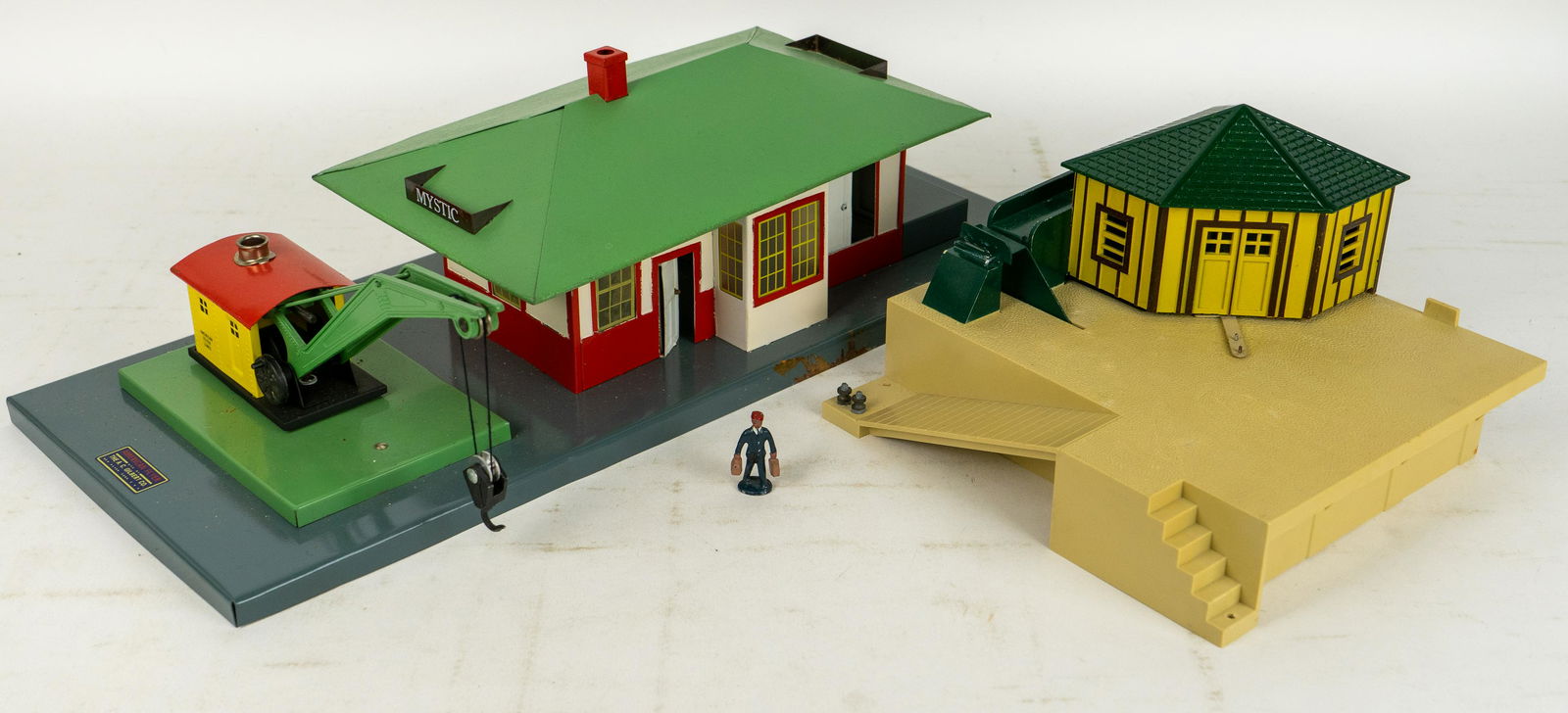 American Flyer 612 Passenger Freight Station and Station Building (1 of 17)