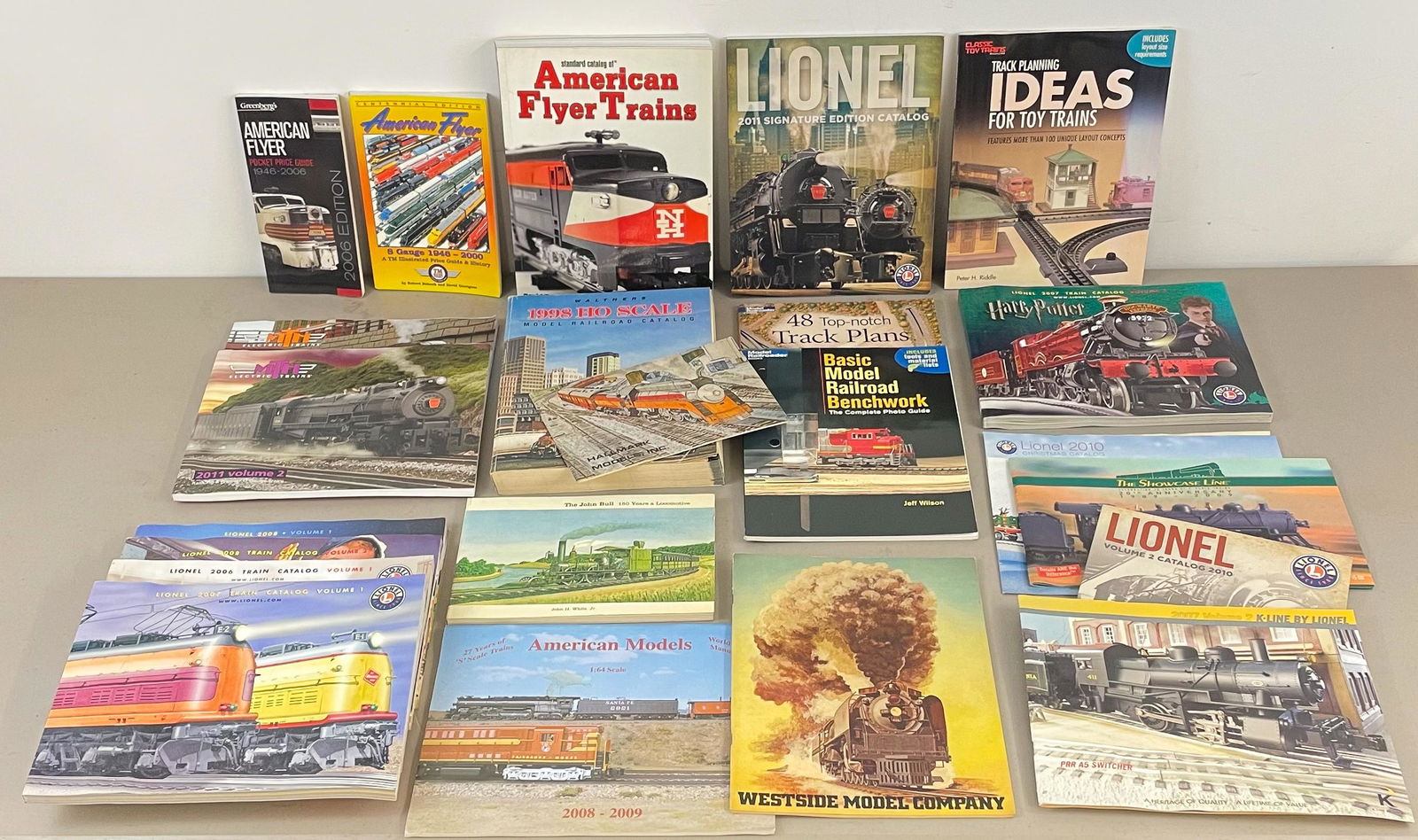 Lot of Model Train Catalogs and Booklets Lionel MTH and more (1 of 7)
