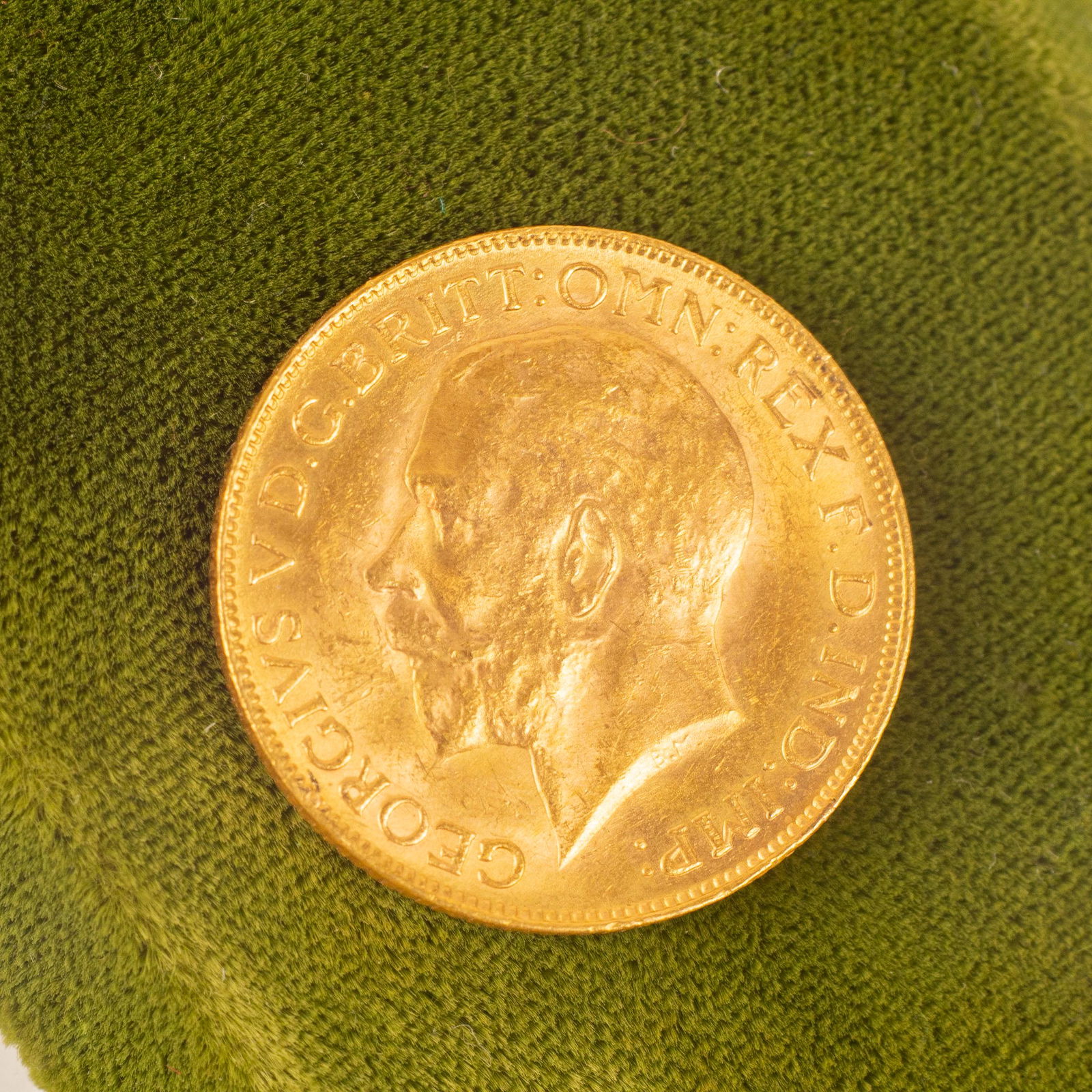 1926 British Gold Sovereign Coin George V SA (1 of 2)